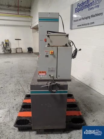 15 Ton, Carver #3888, hydraulic press, 6" x 6" platen, heated platens with temperature contoller, press - Image 4