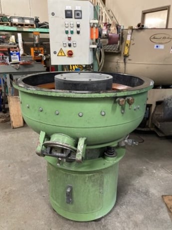Rosler #R-125, 3 cu.ft. vibratory tumbling barrel with good controls, like new, 1993 - Image 1