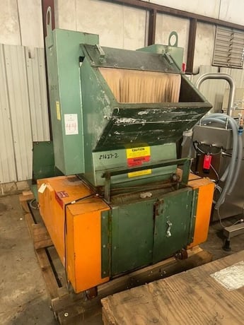 13" x 28" LR Systems, granulator mounted on mobile base, 30 HP, includes blower discharge, 1999 - Image 1