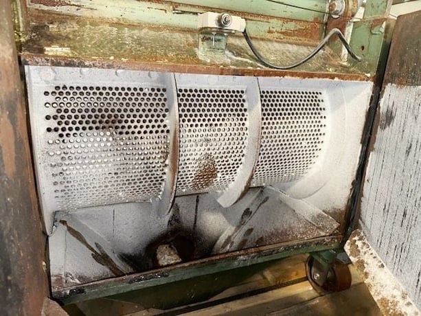 13" x 28" LR Systems, granulator mounted on mobile base, 30 HP, includes blower discharge, 1999 - Image 3