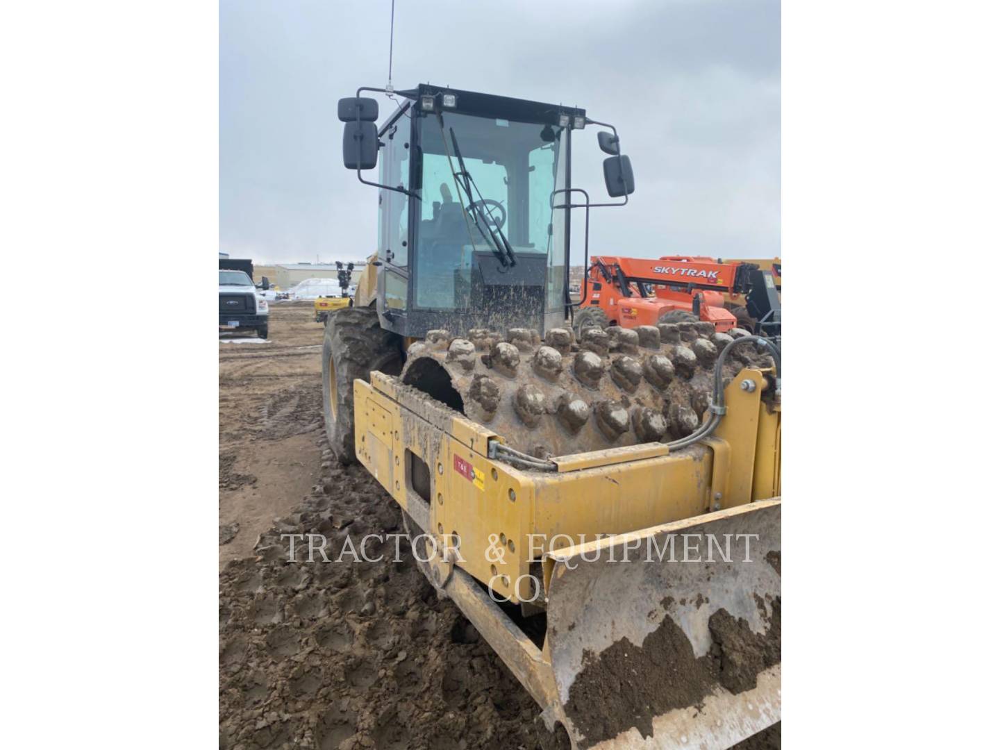 Caterpillar CP56B, Asphalt Paver, 4755 hours, S/N: LHC00582, 2015 - Image 2
