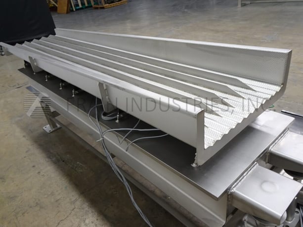 25" wide x 9.8' long, Smalley #EMC2+, Stainless Steel, trough style vibratory feed conveyor with (12) product - Image 2