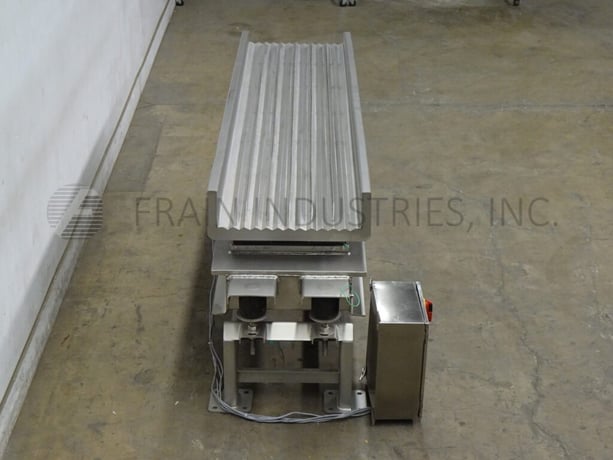 25" wide x 9.8' long, Smalley #EMC2+, Stainless Steel, trough style vibratory feed conveyor with (12) product - Image 3