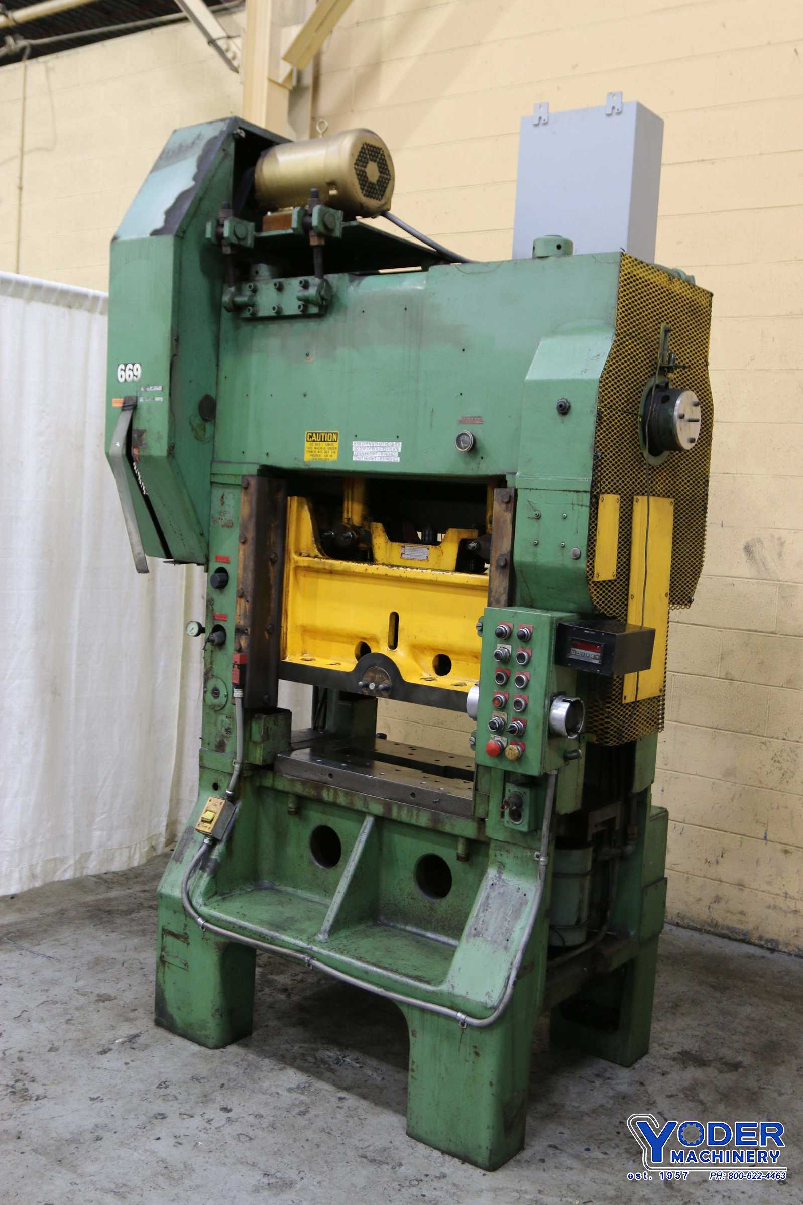 45 Ton, L & J #EM45, straight side double crank press, 2-1/2" stroke, 10-1/2" Shut Height, air clutch & - Image 2