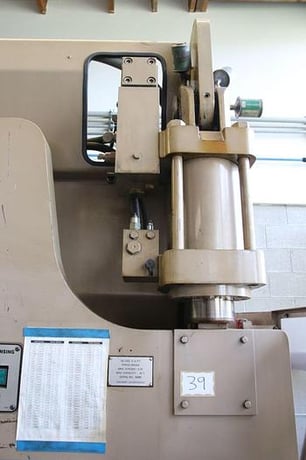 90 Ton, Cincinnati #CBII90, 2-Axis hydraulic CNC brake, 10' overall, 102-1/4" between housing, 8" stroke, 1998 - Image 6