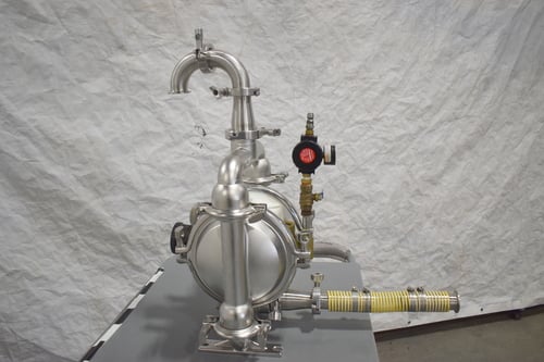 Nomad #NO4-5020-03P, pneumatic diaphragm pump, Stainless Steel, inlet/outlet hoses - Image 3