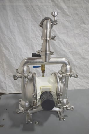 Nomad #NO4-5020-03P, pneumatic diaphragm pump, Stainless Steel, inlet/outlet hoses - Image 4