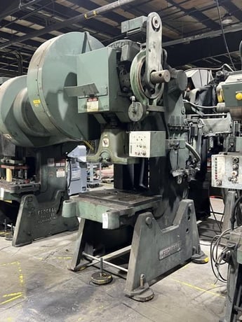 70 Ton, Federal, OBI press, 4" stroke, 13.5" Shut Height, 3" adj., 95 SPM, 33" x25.5" bed, air clutch & - Image 3