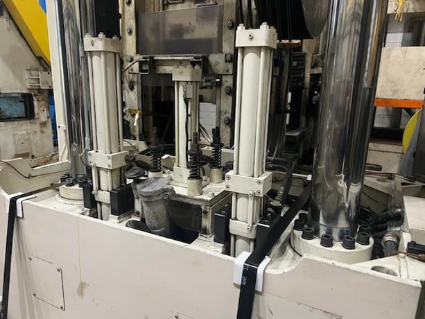 100 Ton, Sanki #SPD1310-100TD, hydraulic spotting press, 38.4" stroke, 41.2" DL, 10 HP, 51" x39" bed, 1993 - Image 7