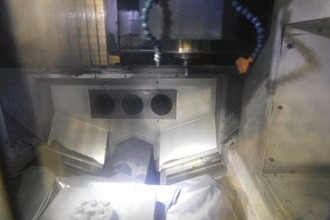 Makino #E33, hard milling-graphite vertical machining center, 30 automatic tool changer, 25.6" X, 17.7" Y - Image 3