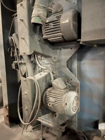 DE, Wye type spinner ahngerf blast cleaning machine, 48" x66" opening, (2) 10 HP wheels - Image 9