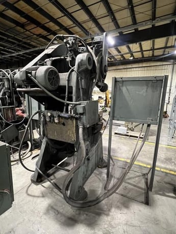 60 Ton, Federal #5, single crank flywheel OBI press, 4" stroke, 12.25" Shut Height, 2.5"adj., 10" throat, 90 - Image 4