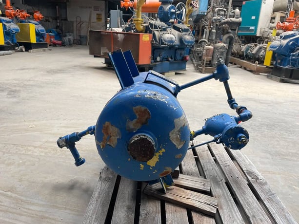 30 Gallons, E.L. Nickell Co., Horizontal Ammonia Oil Tank, 14" diameter x 34" L, 250 PSI @ 650 F, 1990 - Image 9