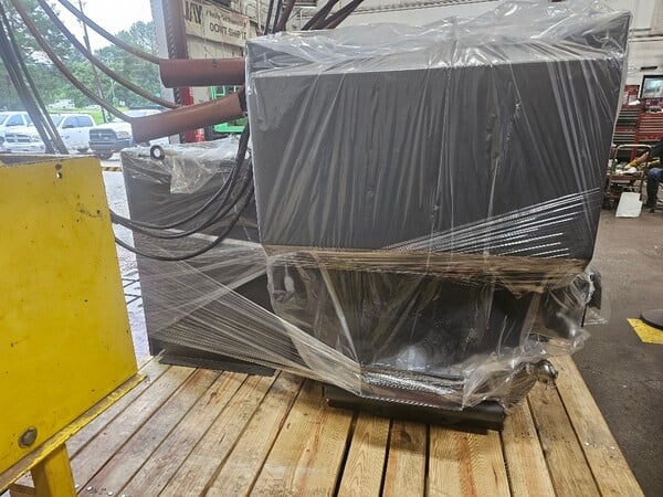 750 HP 1800 RPM Toshiba, Frame 5812US, TEAAC, 4160 Volts new - Image 3