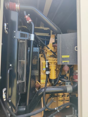 350 KW Caterpillar #XQ350, standby, sound attenuated enclosure, 480 Volts, rental style generator set, 2014 - Image 6