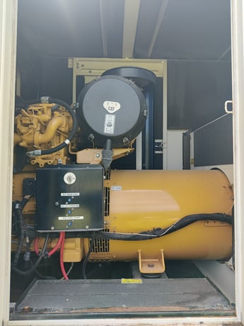 350 KW Caterpillar #XQ350, standby, sound attenuated enclosure, 480 Volts, rental style generator set, 2014 - Image 7