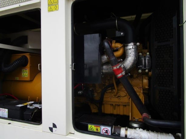 200 KW Caterpillar #XQ200, standby, sound attenuated enclosure, rental style generator, 2014 - Image 4