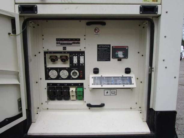 200 KW Caterpillar #XQ200, standby, sound attenuated enclosure, rental style generator, 2014 - Image 6