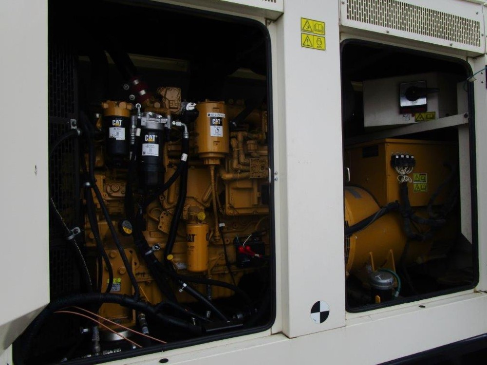 200 KW Caterpillar #XQ200, standby, sound attenuated enclosure, 480 Volts, rental style generator, 2017 - Image 5