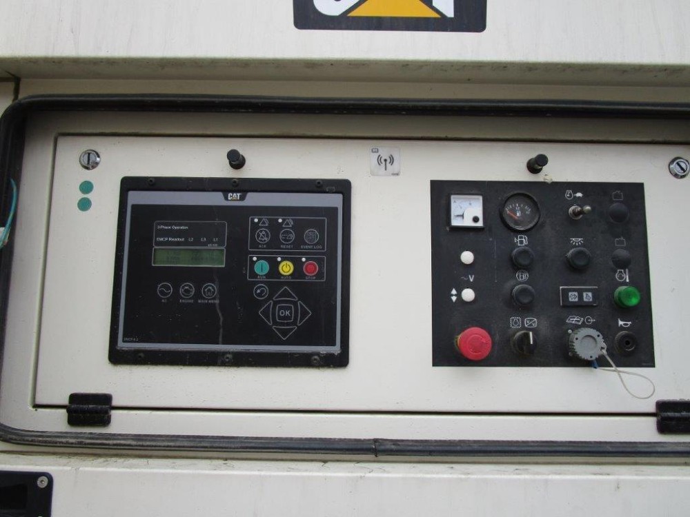 200 KW Caterpillar #XQ200, standby, sound attenuated enclosure, 480 Volts, rental style generator, 2017 - Image 7
