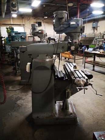 First #LC-1.5VS, 9" x49" table, 3 HP, variable speed head, R-8 spindle, 2-Axis Heidenhain digital read out - Image 4