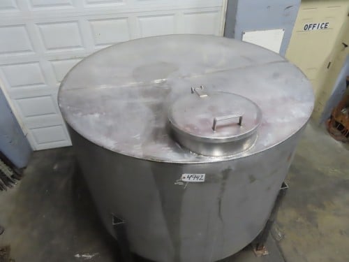 900 gallon Stainless Steel vertical tank with cone bottom, 75.5" dia. x 48" straight wall - Image 4