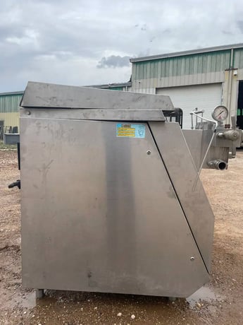 APV #G-55-3P, Homogenizer, 2-Stage, 10500 GPH, 2539 psig, 75 HP - 230/460 V motor, 2001 - Image 8