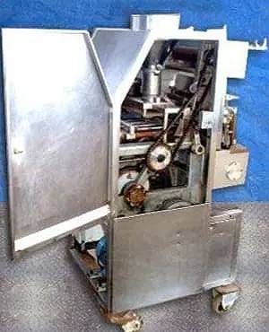 Toresani #MT265A, Stainless Steel Ravioli Machine, 60 lbs/hr to 103 lbs/hr, 9" diameter Hopper, 5" diameter x - Image 4