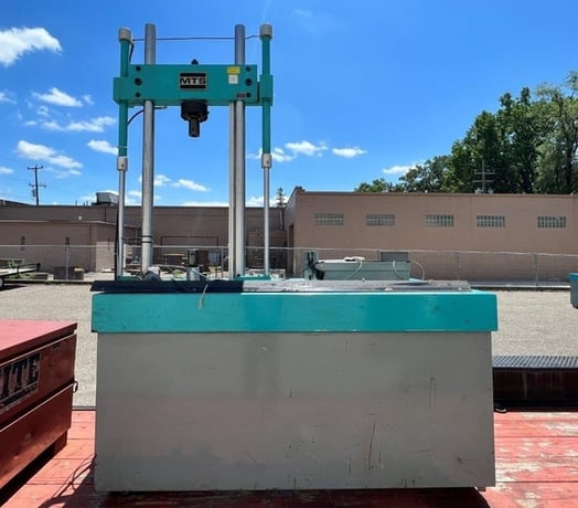 22 KIP (100kN) MTS #812.21, Fatigue Load Frame, 2-columns, 18" between columns - Image 2