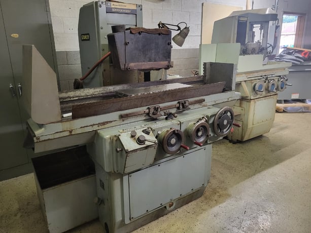 8" x 24" Brown & Sharpe #824-Micromaster, 2-Axis hydraulic surface grinder, coolant - Image 3