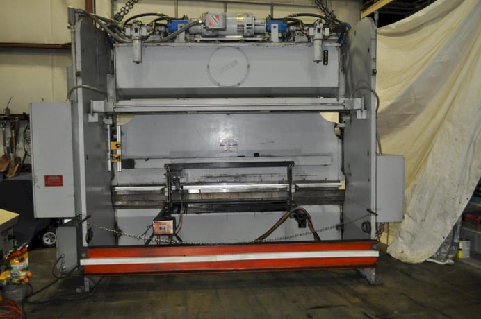100 Ton, Pacific #J100-12II, hydraulic press brake, 12' overall, 126" between housing, 8" stroke, 7" throat - Image 6