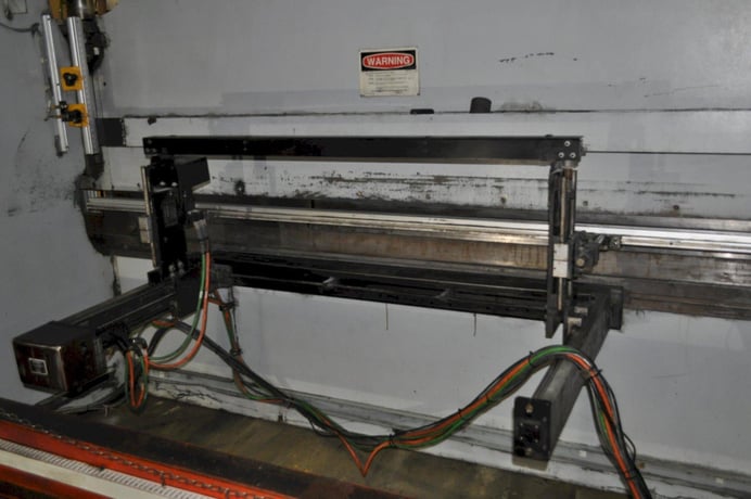 100 Ton, Pacific #J100-12II, hydraulic press brake, 12' overall, 126" between housing, 8" stroke, 7" throat - Image 7