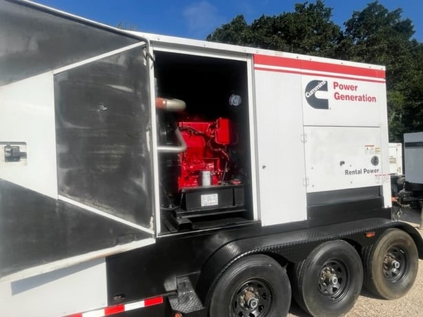 300 KW Cummins #C300D6R, diesel, sound attenuated enclosure, 240/480 Volts, 593 hours, 2012 - Image 4