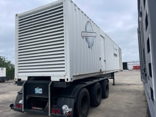 700 KW Detroit Diesel #MTU12V-2000, diesel, sound attenuated enclosure, 240/480 Volts, 4130 hours, 2006 - Image 3