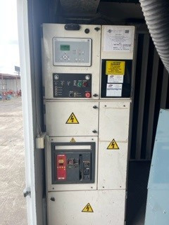 700 KW Detroit Diesel #MTU12V-2000, diesel, sound attenuated enclosure, 240/480 Volts, 4130 hours, 2006 - Image 4