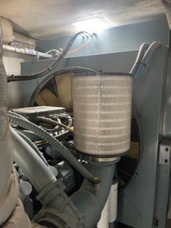 700 KW Detroit Diesel #MTU12V-2000, diesel, sound attenuated enclosure, 240/480 Volts, 4130 hours, 2006 - Image 7