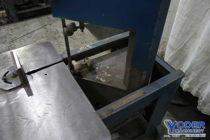 8-3/4" x 8-1/2" Roll-In, vertical band saw, 9' x 3/4" blade, 30" x 18-1/2" table, 3/4 HP - Image 3