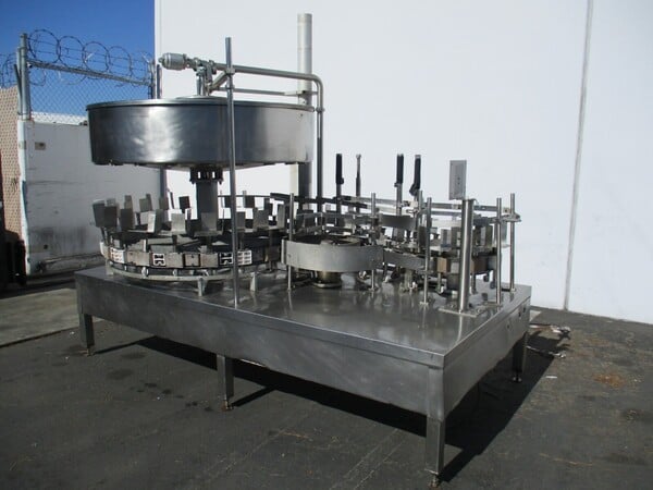 Gravity feed, 1 gallon bottle filling machine w/ 24 heads - Image 3