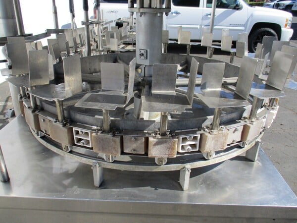 Gravity feed, 1 gallon bottle filling machine w/ 24 heads - Image 7