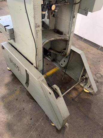 60 Ton, Bliss #C-60, OBI Press, 4" stroke, 14-1/4" Shut Height, 3" adj., 32" x21" bed, S/N H-64987,1972 - Image 10