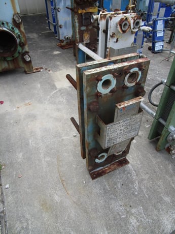 13 sq.ft., APV, 11 plates, 8" W x 22" L plates, 145 psi, 300°F, 1.5" plate pack thickness, 1994 - Image 6