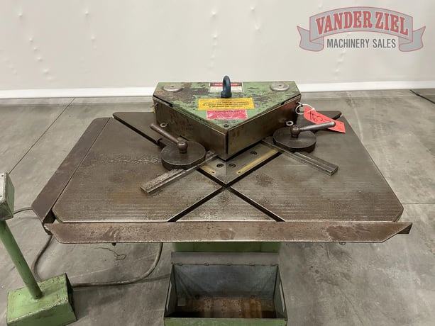 1/4" x 9" x 9" Boschert #LB12, fixed angle corner notcher, 90° fixed angle, 40 SPM, #16371 - Image 2