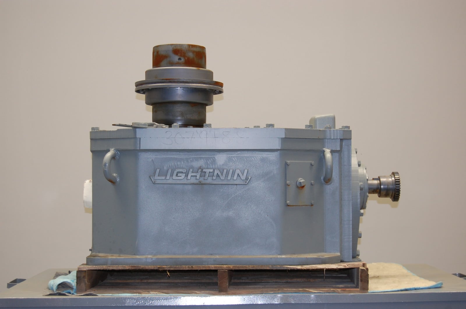 250 HP, Lightnin #805-SPDS, Worm Gear Gearbox, 348 RPM output, 5.11:1 Ratio, 2-3/4" input shaft, Rebuilt - Image 1