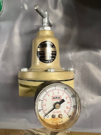1/4" Norgen #11-002-013, Pneumatic Pressure Regulator w/Gauge, 400 psig inlet, 120 psig outlet, 175 F, 1/4" - Image 1