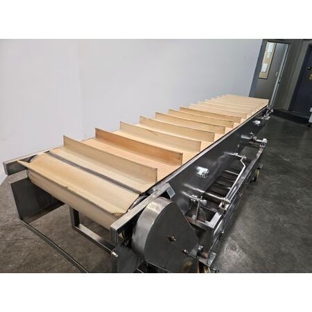 23" wide x 9.6' long, Stainless Steel Sanitary Cleated Incline Belt Conveyor, 22.3" width vinyl belt, 2.5" - Image 4