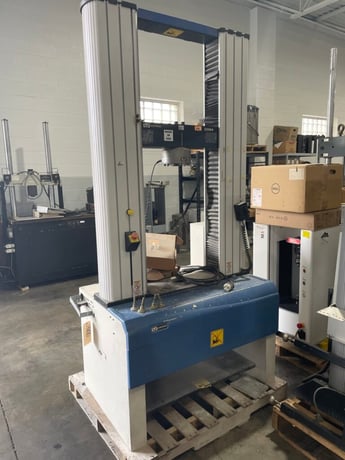 30000 lbf. (150kN) Instron #3384, 52" Compression Testing Opening - Image 2