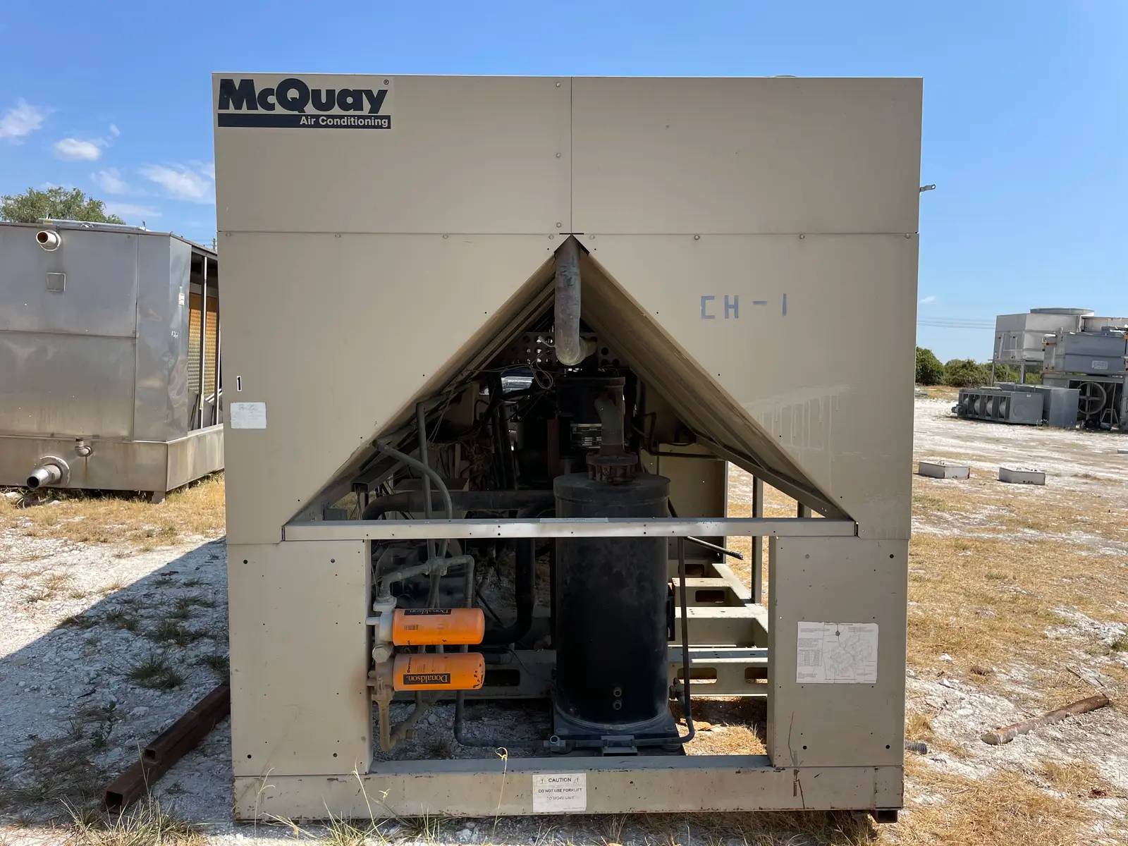 250 Ton, McQuay #AGS250B27-ER10, Air Cooled Water Chiller, Halocarbon (Freon), 16 fins/in. x 3 rows deep, 350 - Image 9