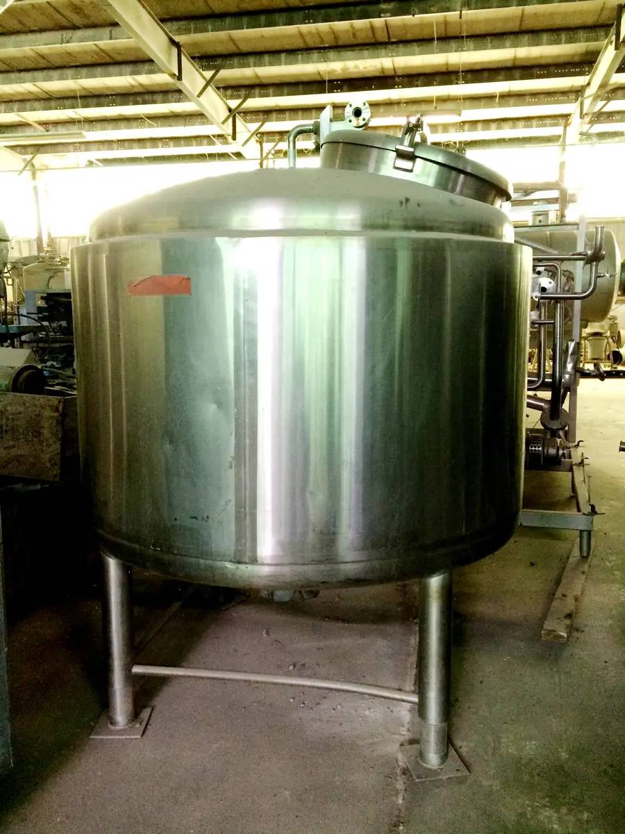 262 gallon FBN Metal Products #262-GAL-TK, Stainless Tank, 50" diameter x 36" deep, 20" diameter Manhole - Image 3