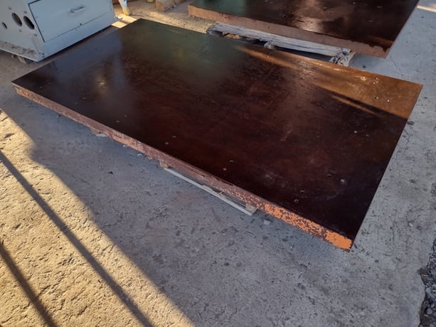 77" x 42" x 3", Steel floor platee - Image 1
