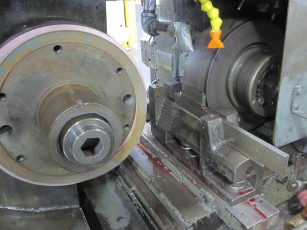 Cincinnati No. Cinco-15, centerless grinder, 24" grinding wheel, 12" regulating wheel, coolant - Image 2